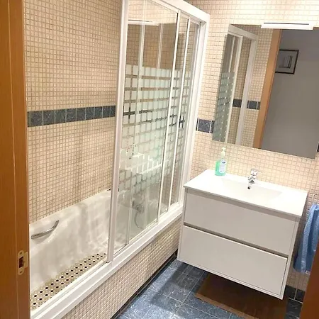 Apartamento Bright Apartment In Alicante, 90 M², Shared Pool