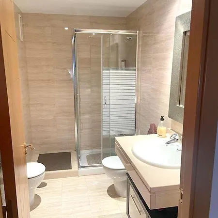 With 3 Bedrooms In With Shared Pool Furnished Balcony And Wifi 5 Km From The Apartment Alicante