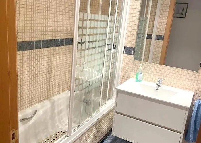 Apartamento Bright Apartment In Alicante, 90 M², Shared Pool